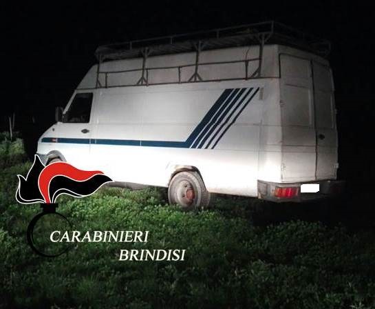Brindisi- Carabinieri recuperano il furgone rapinato al mercato rionale.