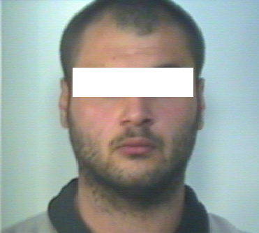 Brindisi- Censurato pizzicato in casa con due chili di droga, arrestato