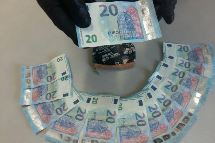 Brindisi- Ordina al Bar e paga con soldi falsi, arrestata una donna