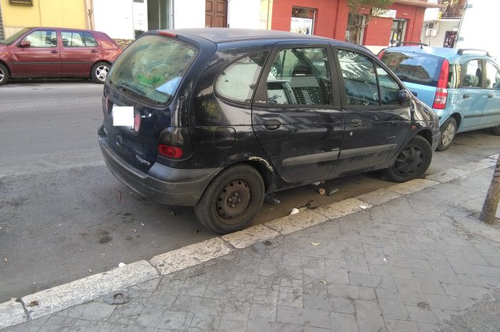 Taranto – «Non esistiamo per nessuno», famiglia vive in macchina da mesi