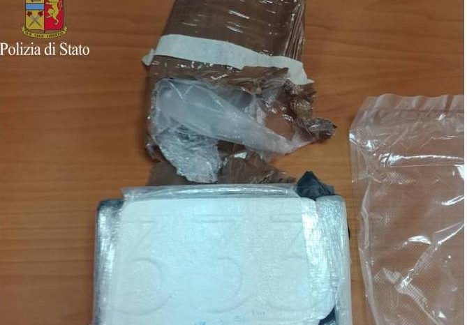 Taranto - In giro con un panetto di cocaina, arrestato 52enne