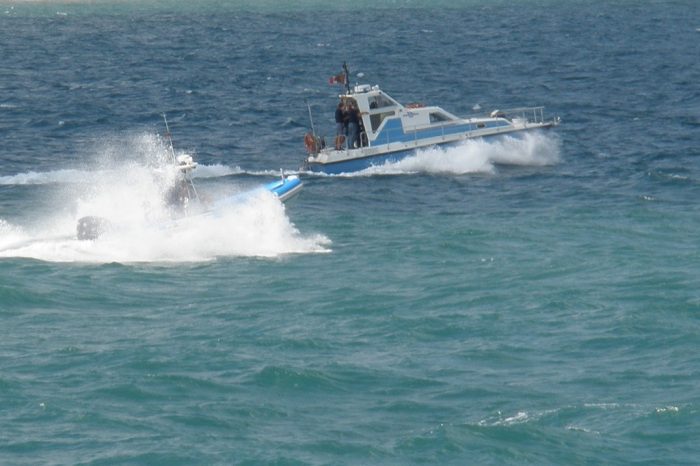 Bari - La Polizia salva tre persone in balìa del mare