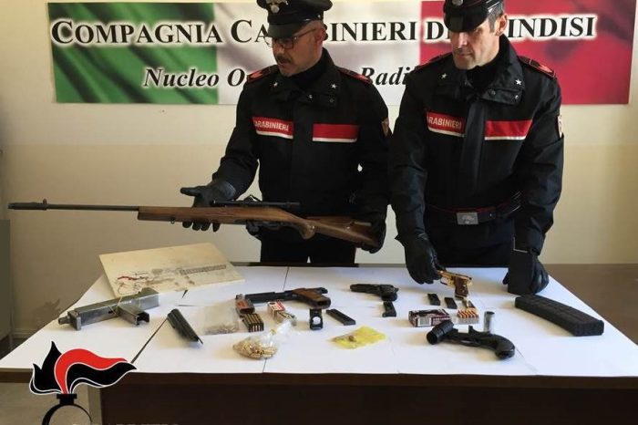 Brindisi- Deteneva abusivamente in casa armi e munizioni, arrestato