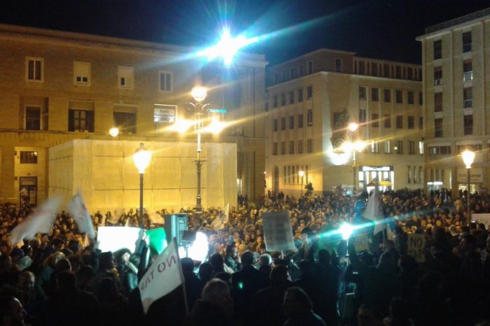Lecce- Più di 2mila persone in piazza per manifestare contro il gasdotto.