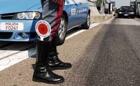 Bari - Al via controlli a campione sui pneumatici delle auto, iniziativa di sensibilizzazione della PolStrada