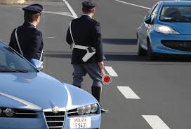 Taranto - Controlli della polizia stradale: azzerati punti della patente a 2 automobilisti