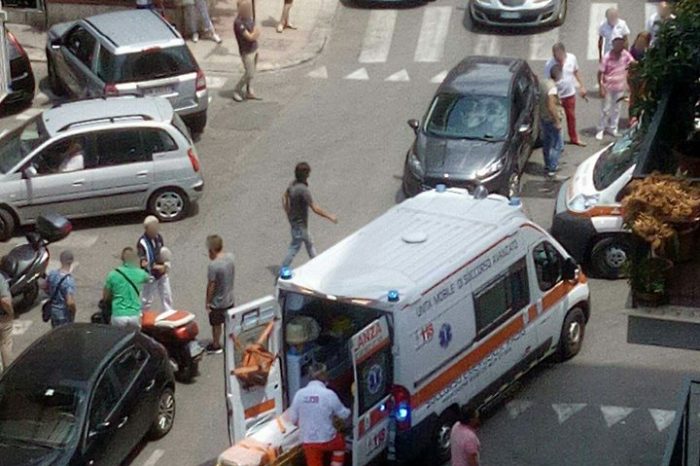 Taranto - Auto non rispetta la precedenza e si scontra con uno scooter: il motociclista si rialza e si dilegua.
