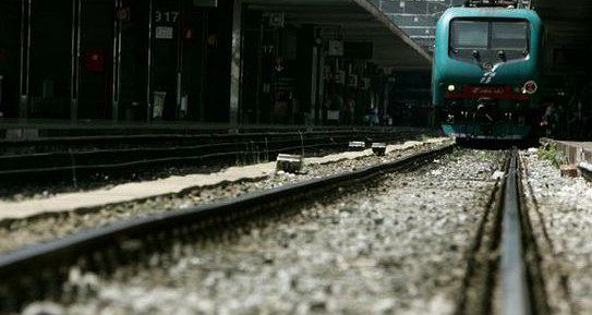 Bari- Tragedia sui binari, giovane donna investita e uccisa da un treno