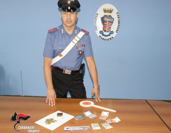 Taranto - Perquisiti dai Carabinieri: trovati in possesso di droga, due ventenni.