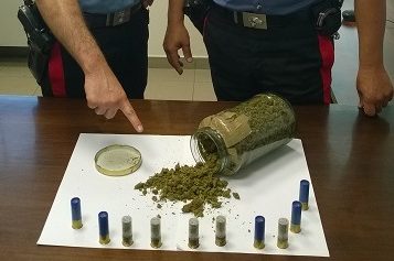 Brindisi- Pizzicato con delle munizioni e mezzo chilo di droga in casa, arrestato