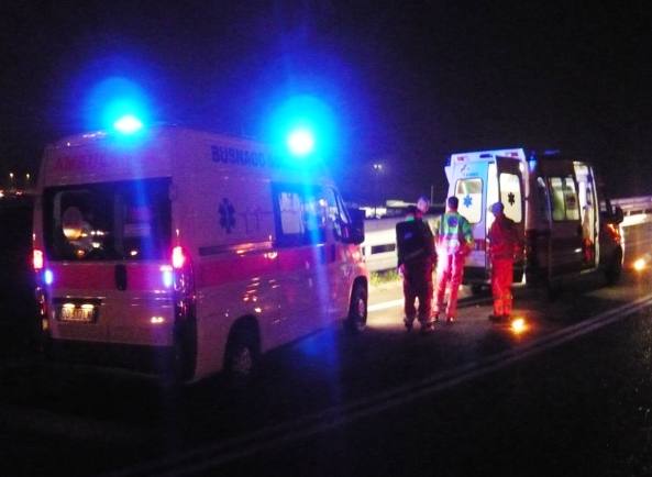 Brindisi- Schianto nella notte, bilancio tragico: tre feriti e un morto