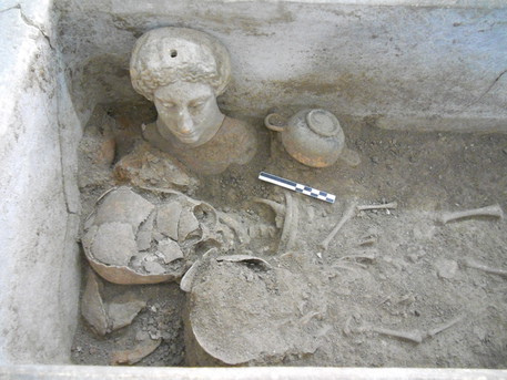Taranto - Trovati reperti archeologici durante i lavori dell'Acquedotto.