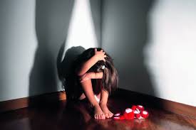 Bari – Finisce l’incubo per una minorenne: da 7 anni il convivente della madre abusava di lei.