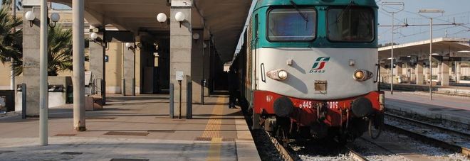 Taranto – Un uomo a bordo del treno attira l’attenzione dei poliziotti. La scoperta degli agenti.