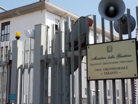 Taranto - Prelevato dai Carabinieri, 65enne finisce in carcere per errore.