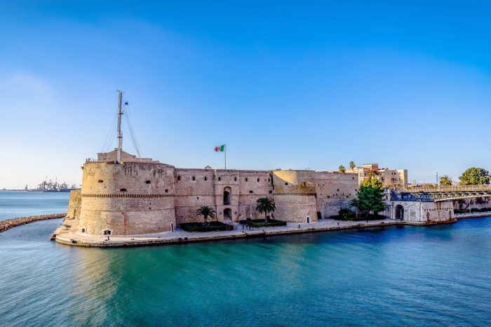 Taranto - Il video della Marina Militare per promuovere il Castello Aragonese.