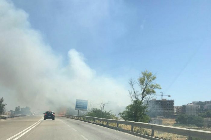 Taranto - Incendio sulla Statale. Momenti di paura per gli automobilisti.