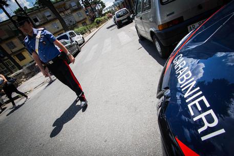 Buon samaritano diventa vittima di furto: Rubata la Volkswagen mentre prestava soccorso
