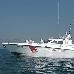 Taranto - Controlli della Guardia Costiera: sequestri per due attività abusive sul litorale.