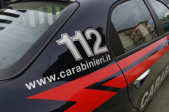 Taranto - All'Alt dei carabinieri non si ferma: bloccato e perquisito, giovane finisce in arresto