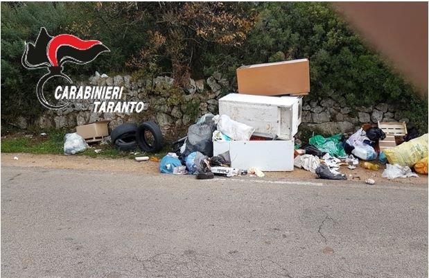 Taranto - Controlli dei Carabinieri in tema di abbandono dei rifiuti.