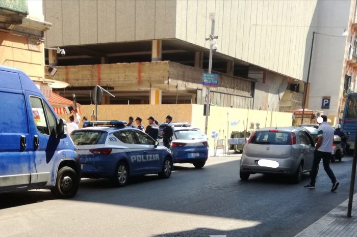 Flash Taranto – Ambulanti abusivi: blitz della Polizia in corso.