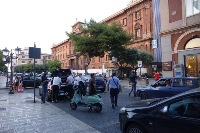 Taranto - Operazione sicurezza in città: maxi posto di blocco. Diverse le sanzioni.