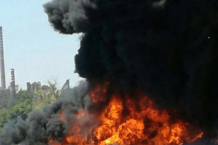 Taranto - Terribile incendio nel deposito delle Ferrovie Sud Est. Sul posto i Vigili del Fuoco.