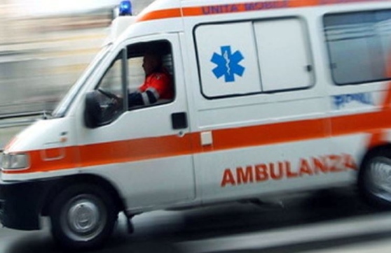 Taranto - Ambulanza senza assicurazione coinvolta in un incidente. A bordo un ferito in codice rosso.