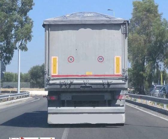 Taranto - Arrivato il pet coke: il materiale tossico e cancerogeno caricato su camion. Gli interrogativi di PeaceLink