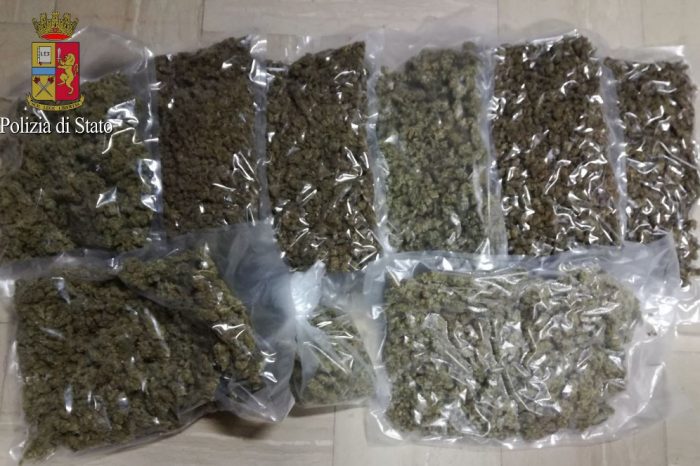 Bari - Nascondevano in auto 7 kg di Marijuana, in manette due donne
