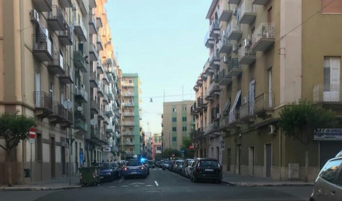 Taranto - Ha un raptus e distrugge le auto parcheggiate