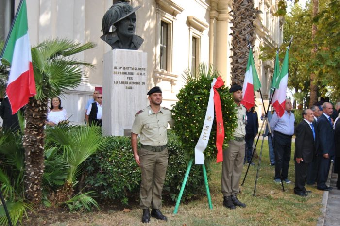 Bari - 74° anniversario della liberazione di Bari, deposta una corona d'alloro