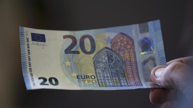 Brindisi- Fa spese con banconote da 100 euro false, denunciato 42enne