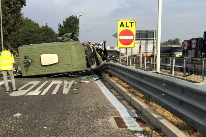 Bari - Tragedia sulla A1, si ribalta un mezzo militare. Morto un militare barese