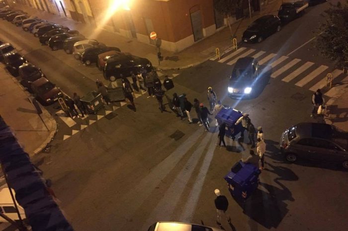 Taranto - Scoppia la protesta dei migranti nel centro cittadino.