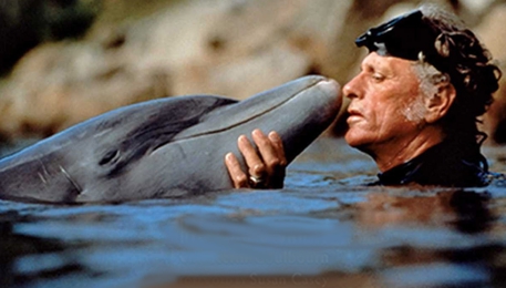 Taranto - Il premio Oscar Richard O’ Barry in città, per studiare i delfini nel Golfo.