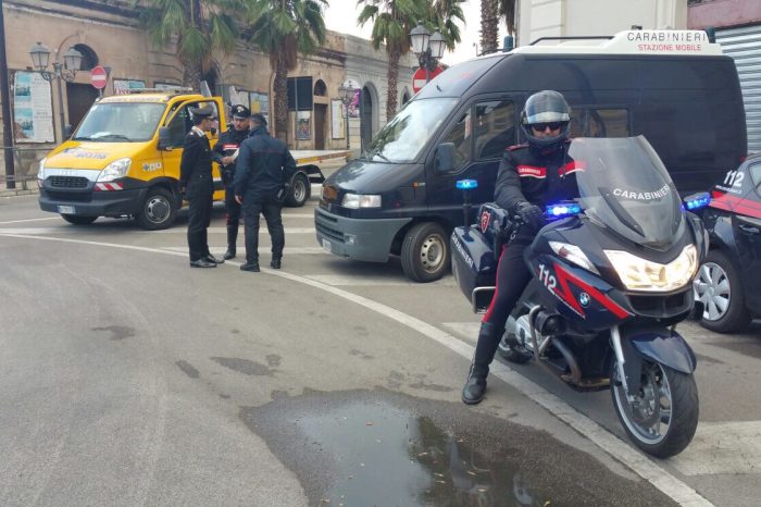FLASH Taranto - Operazione sicurezza in città: maxi posto di blocco di Carabinieri e Polizia.