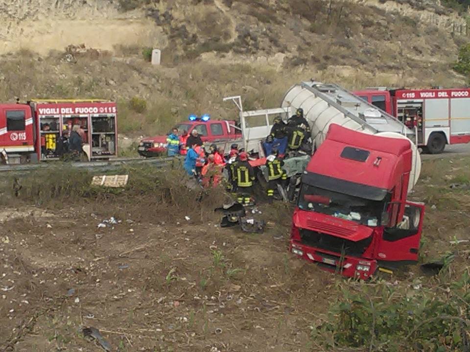 Bari Violento incidente sulla SP 231 perde la vita trentenne Pugliapress Quotidiano online Bari Violento incidente sulla SP 231 perde la vita trentenne Pugliapress Quotidiano online