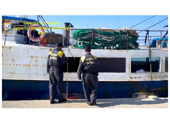 Bari - Maxi sequestro di sostanze stupefacenti nel porto di Bisceglie, cinque uomini arrestati