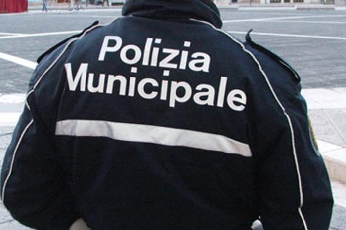 Bari - Parcheggiatore abusivo di origine albanese denunciato dalla Polizia Locale