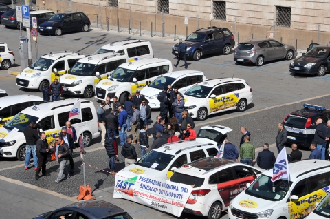 Bari - Sciopero nazionale: taxi fermi nel capoluogo