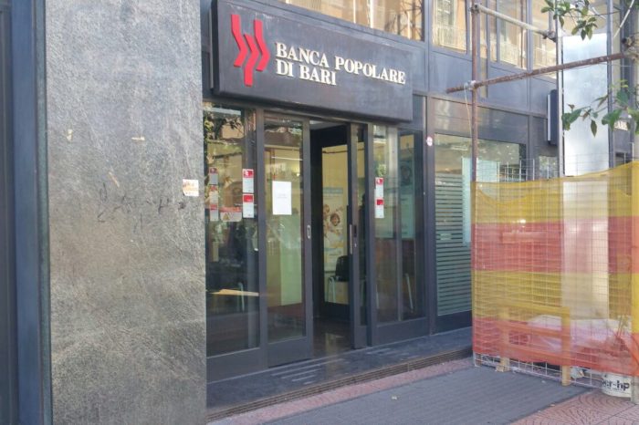 Taranto - Rapina in banca in pieno centro.