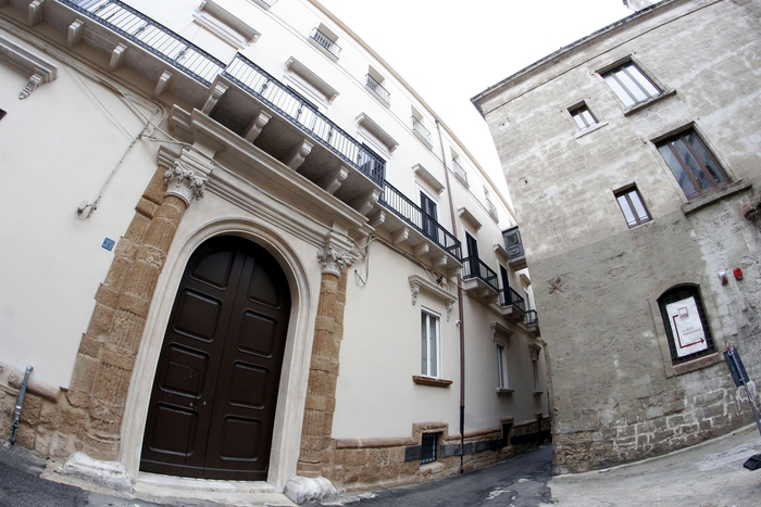 Taranto - Palazzo ottocentesco diventa centro di accoglienza per i senzatetto.