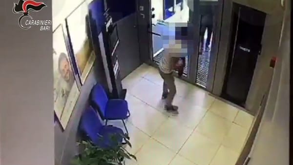 Bari/Foggia - Entra in una banca brandendo un taglierino, rapinatore in trasferta arrestato dai Carabinieri