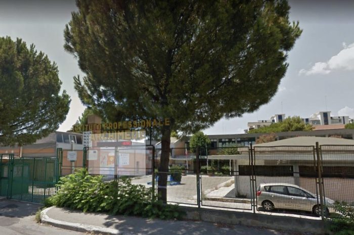 Taranto - Scuola chiusa da giorni e studenti a spasso per un blackout.