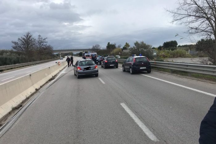 Taranto - Brutto incidente per un furgone della polizia penitenziaria: diversi i feriti.