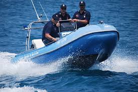 Bari - La Polizia Nautica salva tre anziani alla deriva