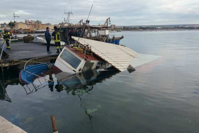 Taranto - Tragedia sfiorata: affonda peschereccio.