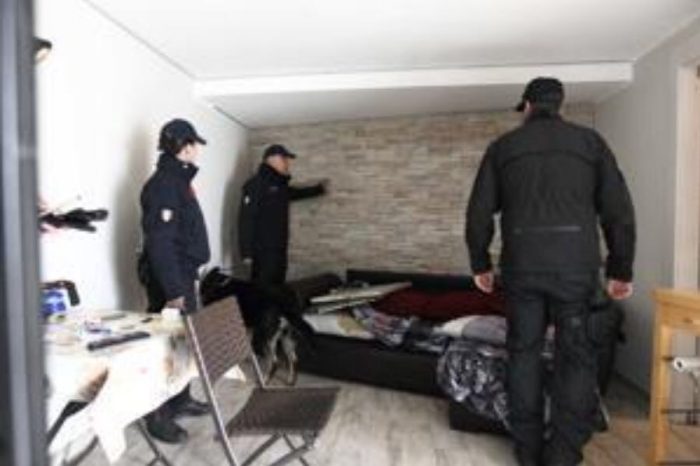 Taranto - Una camera da letto col botto, la scoperta dei Carabinieri inguaia un 43enne